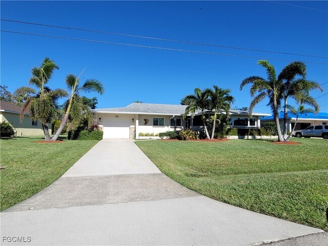 3829 SE 10th Ave in Cape Coral, FL - Foto de edificio - Building Photo