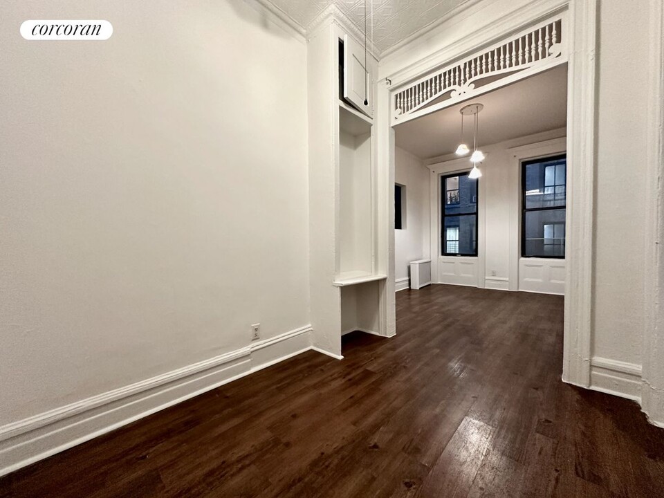 938 Amsterdam Ave in New York, NY - Building Photo