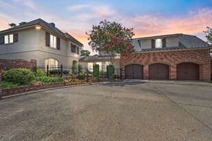 118 W Bayou Pkwy in Lafayette, LA - Building Photo