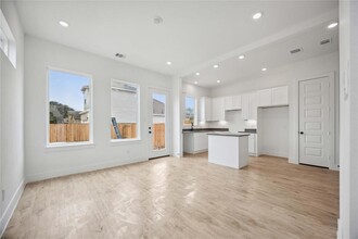 8103 Calhoun Rd in Houston, TX - Building Photo - Building Photo