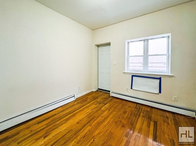 VAN SICLEN AVENUE, Unit 3 in Brooklyn, NY - Foto de edificio - Building Photo