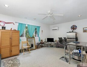 115 W Woodridge Dr in Durham, NC - Foto de edificio - Building Photo