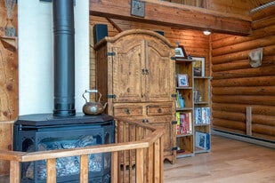 7204 Pine Tree Rd in Victor, ID - Building Photo