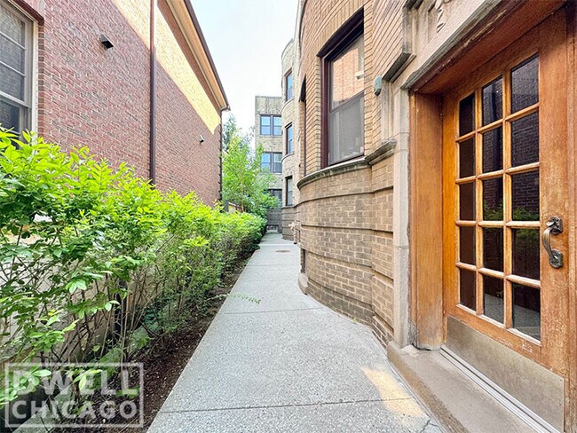 2130 W Giddings St, Unit 1 in Chicago, IL - Building Photo - Building Photo