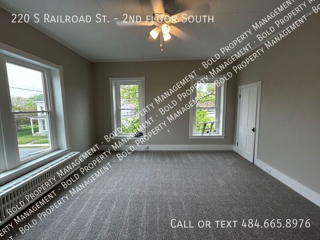 220 S Railroad St in Myerstown, PA - Building Photo - Building Photo