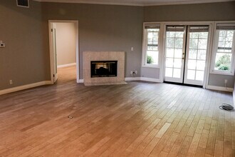1032 Cherry Creek Cir in Westlake Village, CA - Building Photo - Building Photo