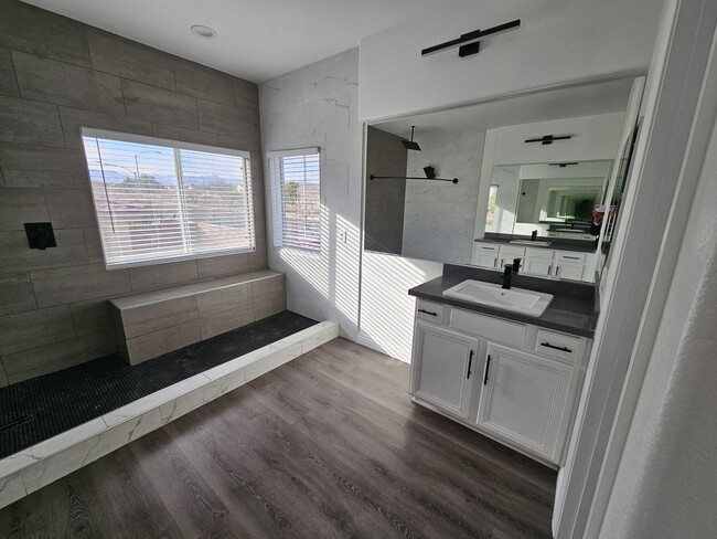 9705 Montclair Heights Ct in Las Vegas, NV - Foto de edificio - Building Photo