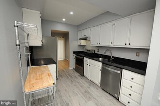 7803 Whistling Pines Ct in Ellicott City, MD - Building Photo - Building Photo