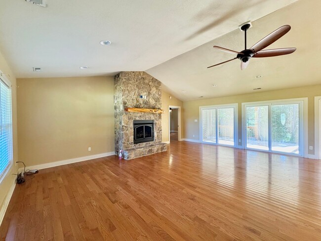 10246 Robinson Ferry Rd in Brodnax, VA - Building Photo - Building Photo