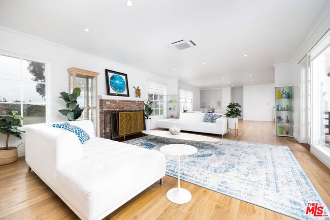 1110 W Muirlands Dr in San Diego, CA - Building Photo - Building Photo