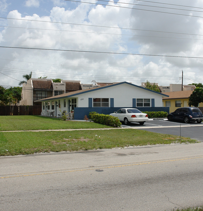 5701 NW 15th St in Fort Lauderdale, FL - Foto de edificio