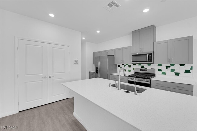 property at 4747 Bluebird Clfs Ave