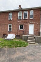 24 Garden St, Unit 2nd floor in Meriden, CT - Building Photo