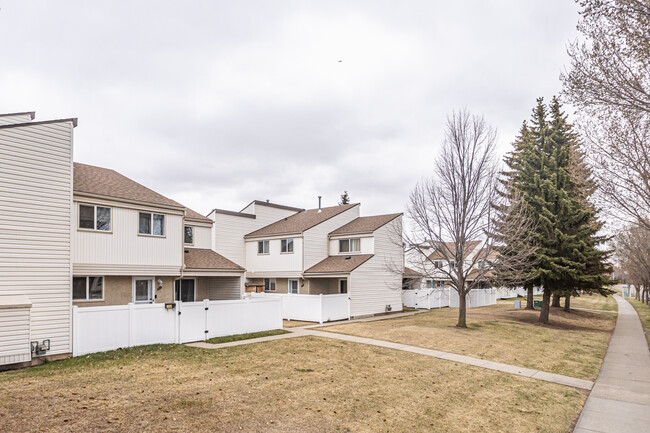 Woodvale Village in Edmonton, AB - Building Photo - Building Photo