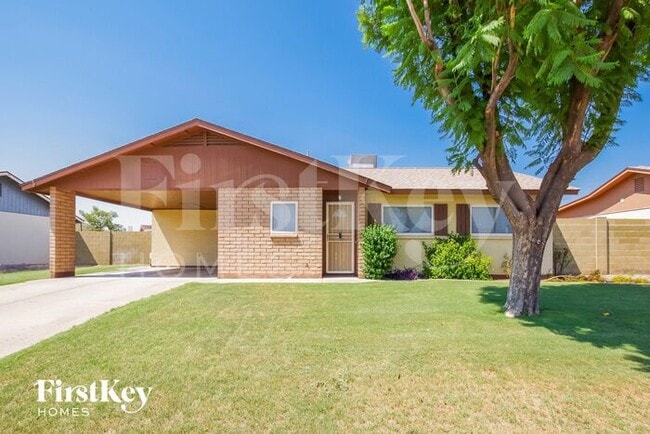 property at 4710 W Paradise Ln