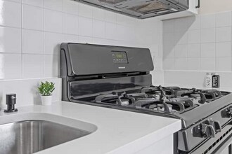 1626 Union Turnpike in North Bergen, NJ - Foto de edificio - Building Photo