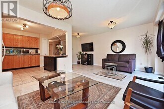 304 Maciver Blvd in Newmarket, ON - Building Photo - Building Photo