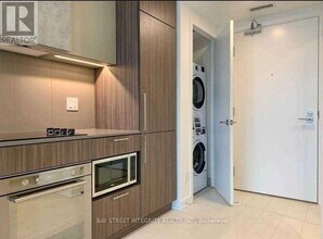 19 Western Battery Rd in Toronto, ON - Building Photo - Building Photo