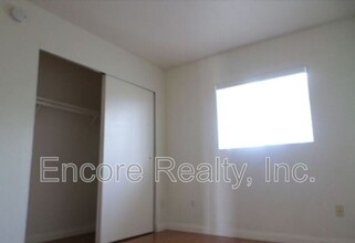 2812 Elrose Dr in San Diego, CA - Foto de edificio - Building Photo