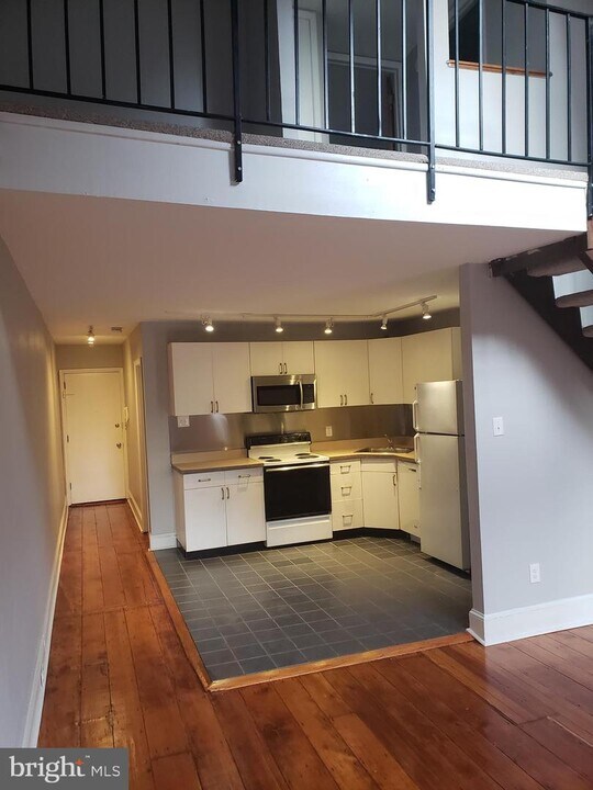 1227 Spruce St in Philadelphia, PA - Building Photo