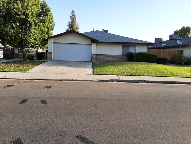 11408 Westerham Ct in Bakersfield, CA - Foto de edificio - Building Photo