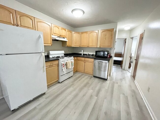 80 Hammond St, Unit 2