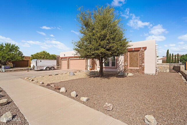 5729 Valley Oak Dr in El Paso, TX - Building Photo - Building Photo