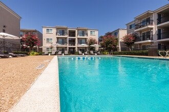 The Summit at Midtown in Dallas, TX - Building Photo - Building Photo