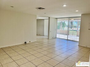 2559 Whitewater Club Dr in Palm Springs, CA - Building Photo - Building Photo