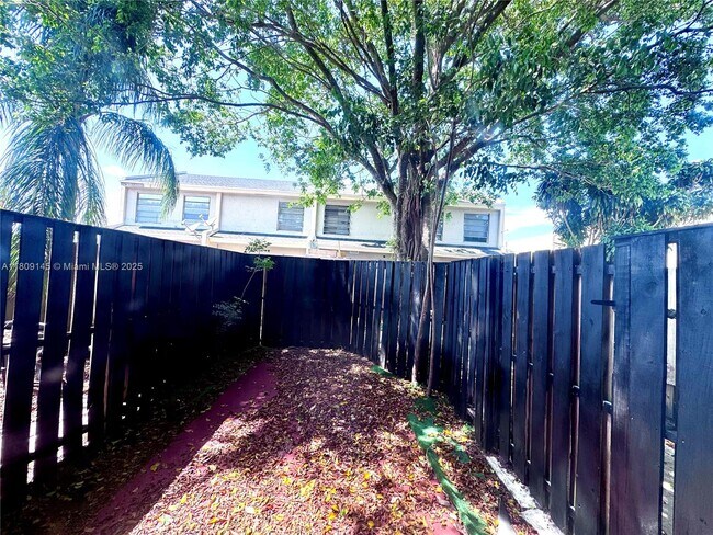 2414 NW 52nd Ave in Lauderhill, FL - Building Photo - Building Photo