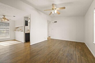 2402 Cottonwood Dr in Georgetown, TX - Building Photo - Building Photo