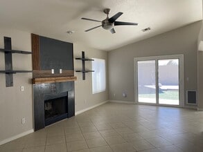 8231 W Lapis Moon Ln in Tucson, AZ - Foto de edificio - Building Photo