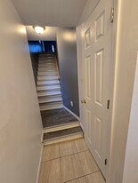 82 Elm Ave, Unit 2 in Glen Cove, NY - Building Photo