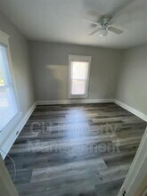 615 W White St in Champaign, IL - Building Photo - Building Photo