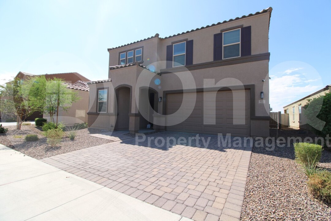 621 E Elm Ln in Avondale, AZ - Building Photo