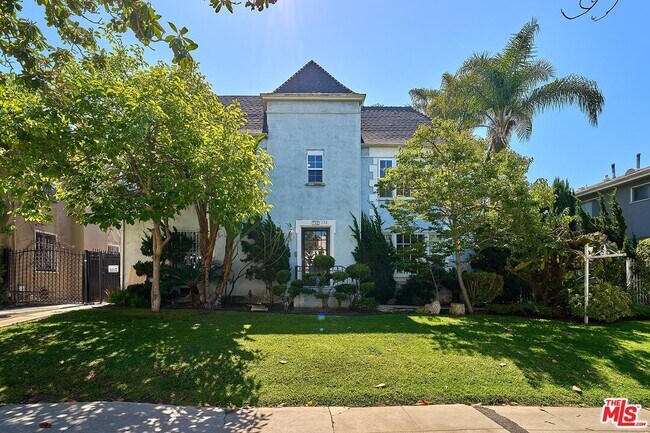 property at 732 S Plymouth Blvd