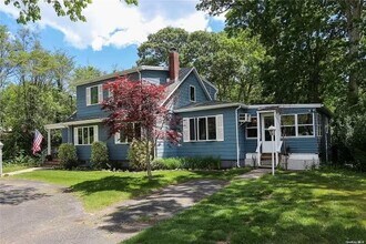 53 N Evergreen Dr in Selden, NY - Building Photo - Building Photo