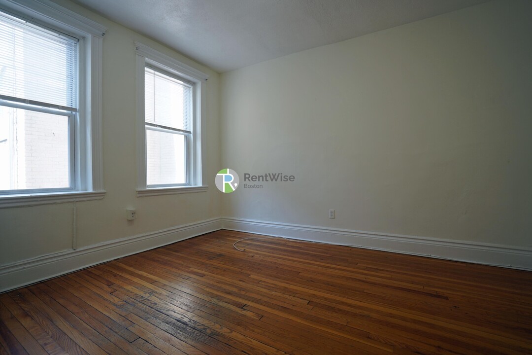 6 Camelot Ct, Unit 16 in Boston, MA - Building Photo