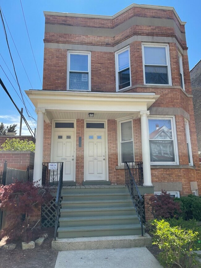 property at 1613 W Berwyn Ave