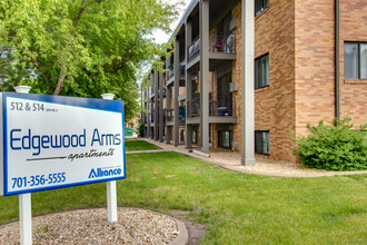 Collective Apartments in North Fargo in Fargo, ND - Foto de edificio - Building Photo