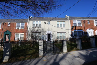 1318 Downing Pl Ne in Washington, DC - Building Photo - Building Photo