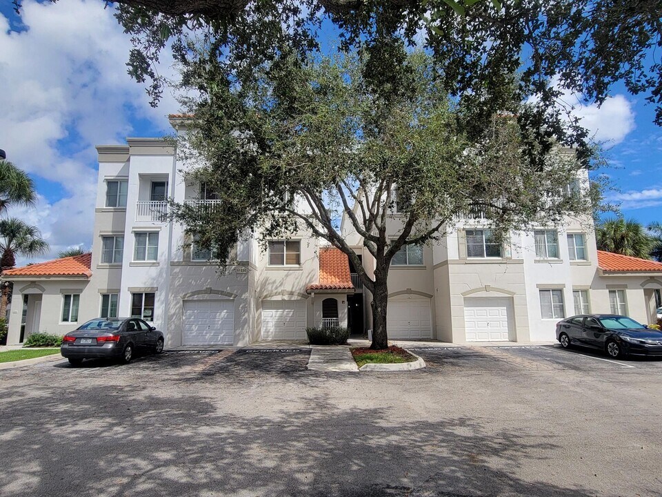 11030 Legacy Dr in Palm Beach Gardens, FL - Building Photo