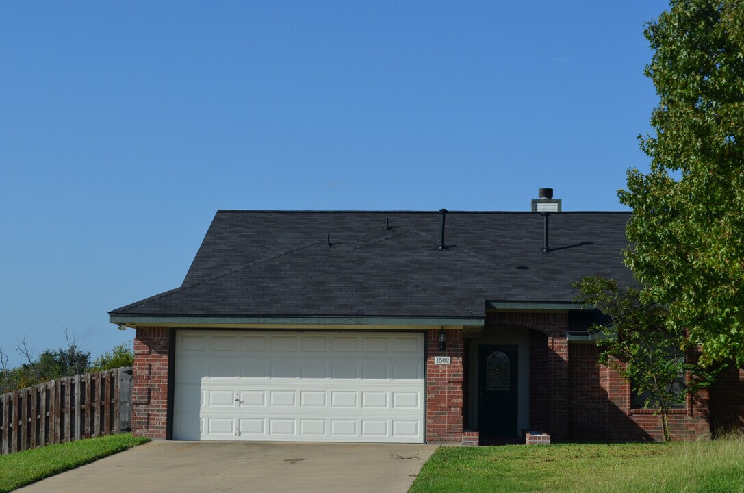 1502 Port Dr in Harker Heights, TX - Building Photo