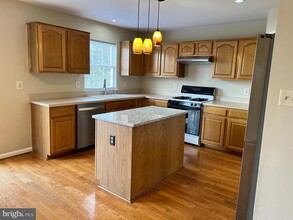22909 Regent Terrace in Sterling, VA - Building Photo - Building Photo