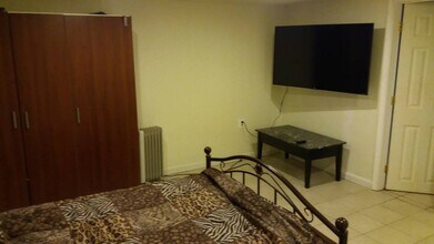 224 Evans Ln in Alexandria, VA - Foto de edificio - Building Photo