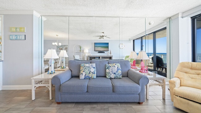 7205 Thomas Dr in Panama City Beach, FL - Building Photo - Building Photo