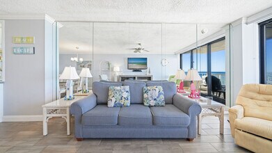 7205 Thomas Dr in Panama City Beach, FL - Foto de edificio - Building Photo