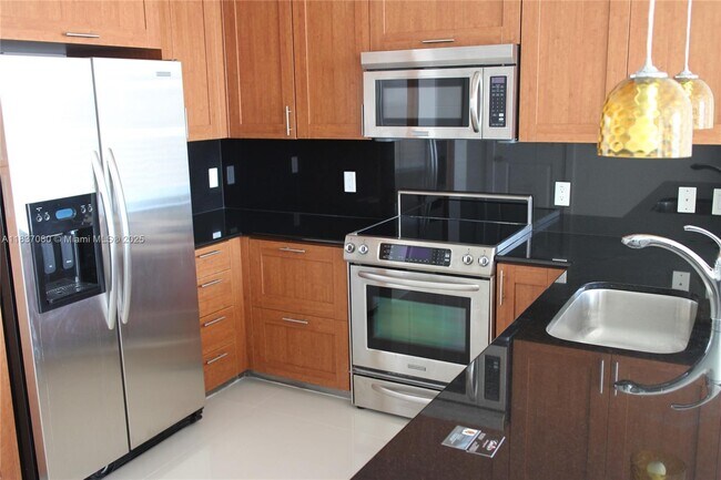 315 NE 3rd Ave in Fort Lauderdale, FL - Building Photo - Building Photo