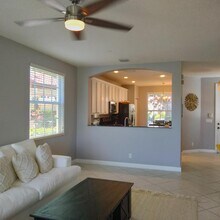 647 Castle Dr in Palm Beach Gardens, FL - Building Photo - Building Photo