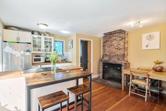 7 Cottage St, Unit 7 in Cambridge, MA - Foto de edificio - Building Photo